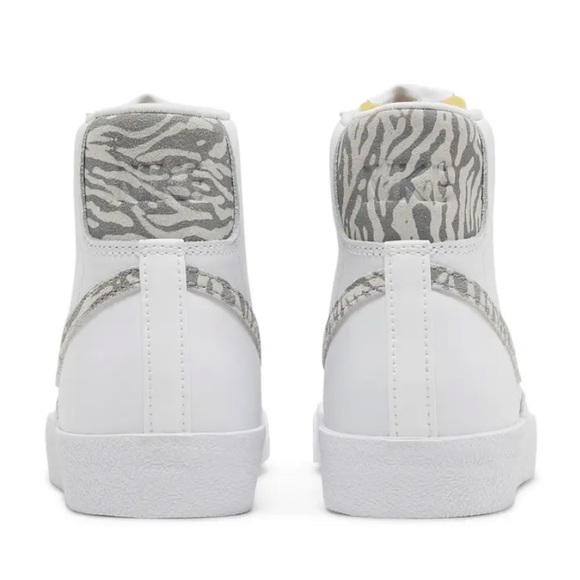 Nike Women’s Blazer Mid '77 Zebra Sneakers Size 8 - Picture 3 of 12